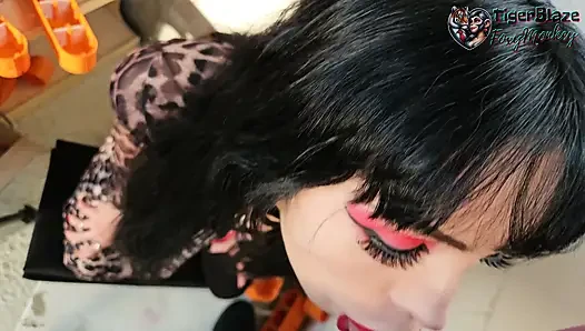 Apakah layak beristirahat dari pekerjaan untuk cum di wajah istri Anda?