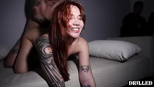 Tinder'dan daha iyi - parkta sikiliyor ve sert sikiliyor