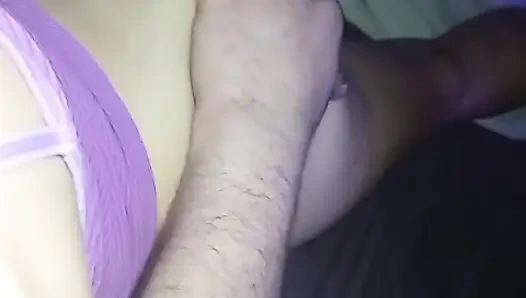 İkimiz de patimi çekiyorum, onun poposunu bitirmesine yardım ediyorum