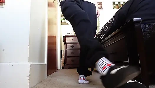 Schnüffeln und streicheln an meinen dreckigen socken