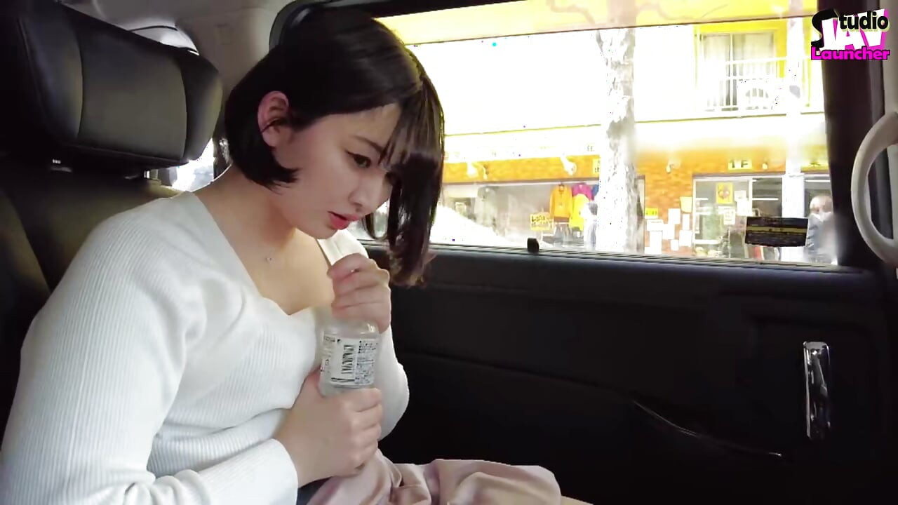 Public Ripple - a Sensitive Cutie Shows Her No-hands Trick on a City Acme Walk Chapter-1