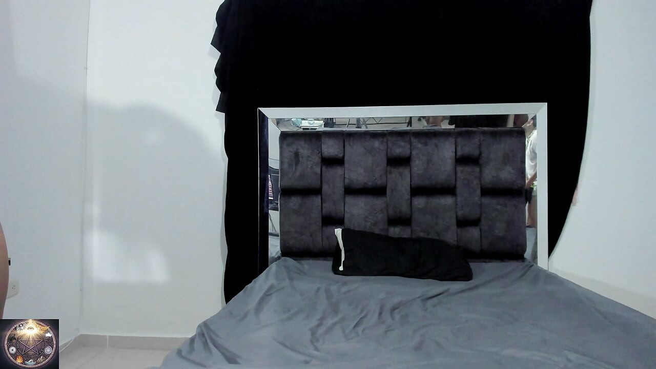 Horny Stepdaughter Sneaks Into Her Stepdad's Room To taste His Dick