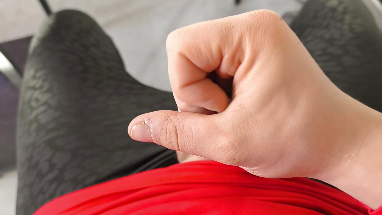 Spontaneous cumshot at the desk