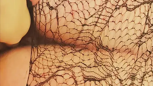 Милфа-толстушка в маске, мама-жена отсасывает и трахается