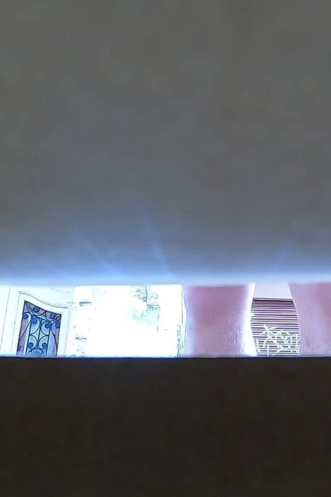 ฉันเข้าไปในกล่องข้างถนนและโดนจัดการเพื่อน้ําแตกในขณะที่เห็นผู้คนใกล้ชิดอย่างอันตราย