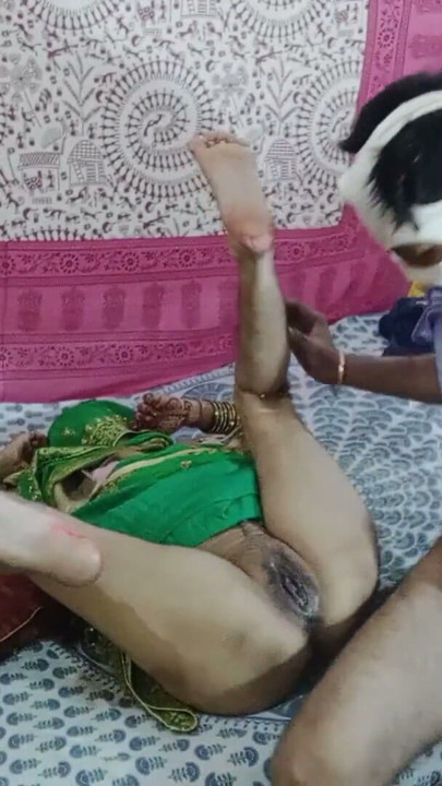 Padausi bhabi Puspa ko bhaga ke laya Lanlord stranger men fuck guest wife she is stay on night | Clip 2