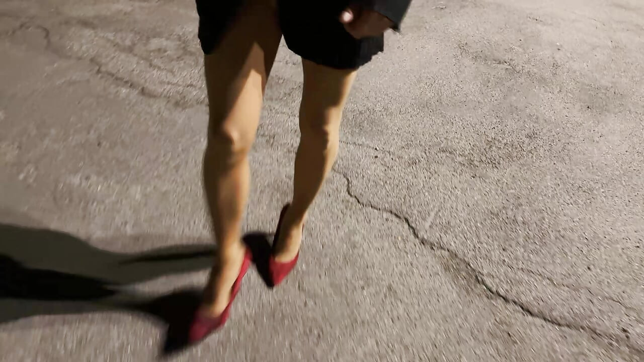I crush a car with the heels and pee on me horny