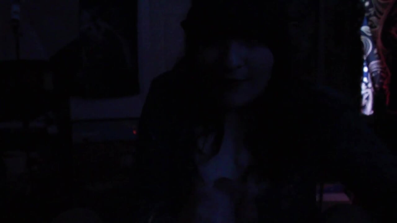 Elf Princess Sneaks in Human Chambers