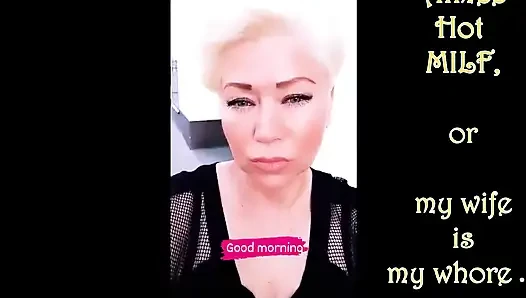 Makyajsız banyodan sonra ıslanmış bir porno yıldızı, ama yine de amında dildoyla... İş aniden başlıyor!