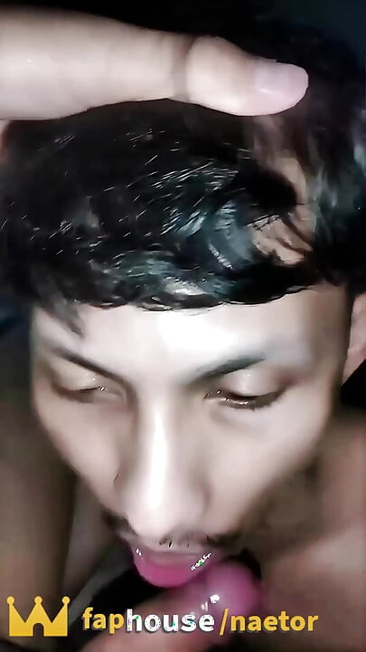 Orale seks uitvoeren op ladyboys.