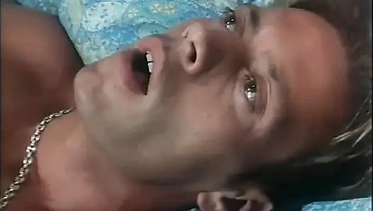 Огромная винтажная киска, лизание задницы, трах в тройничке