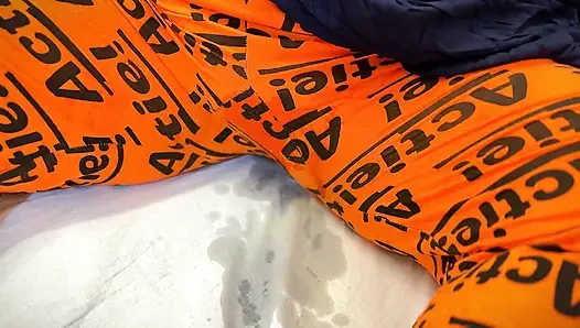 Üvey oğul Arap ateşli üvey annesini parmaklarken ve aşırı fışkırtırken yakalandı... Külot içinde sonra domaltmalı anal ve ıslak amcık sikişine yardım ediyor