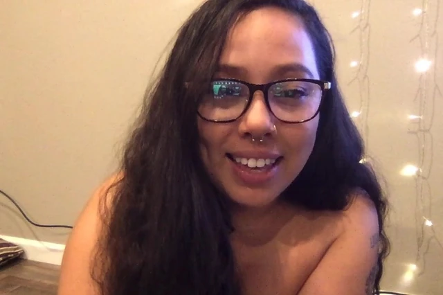 Girl reviews my cock and gives it a rating