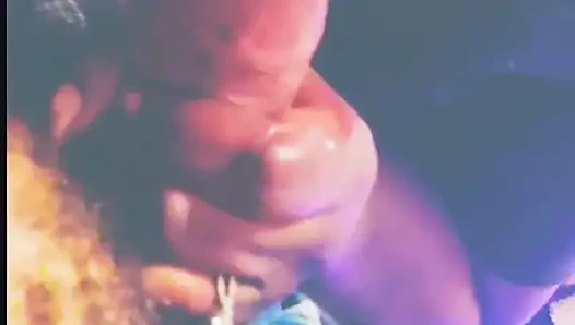 Bobblehead si cewek nakal lagi asik nyepong bagian 1