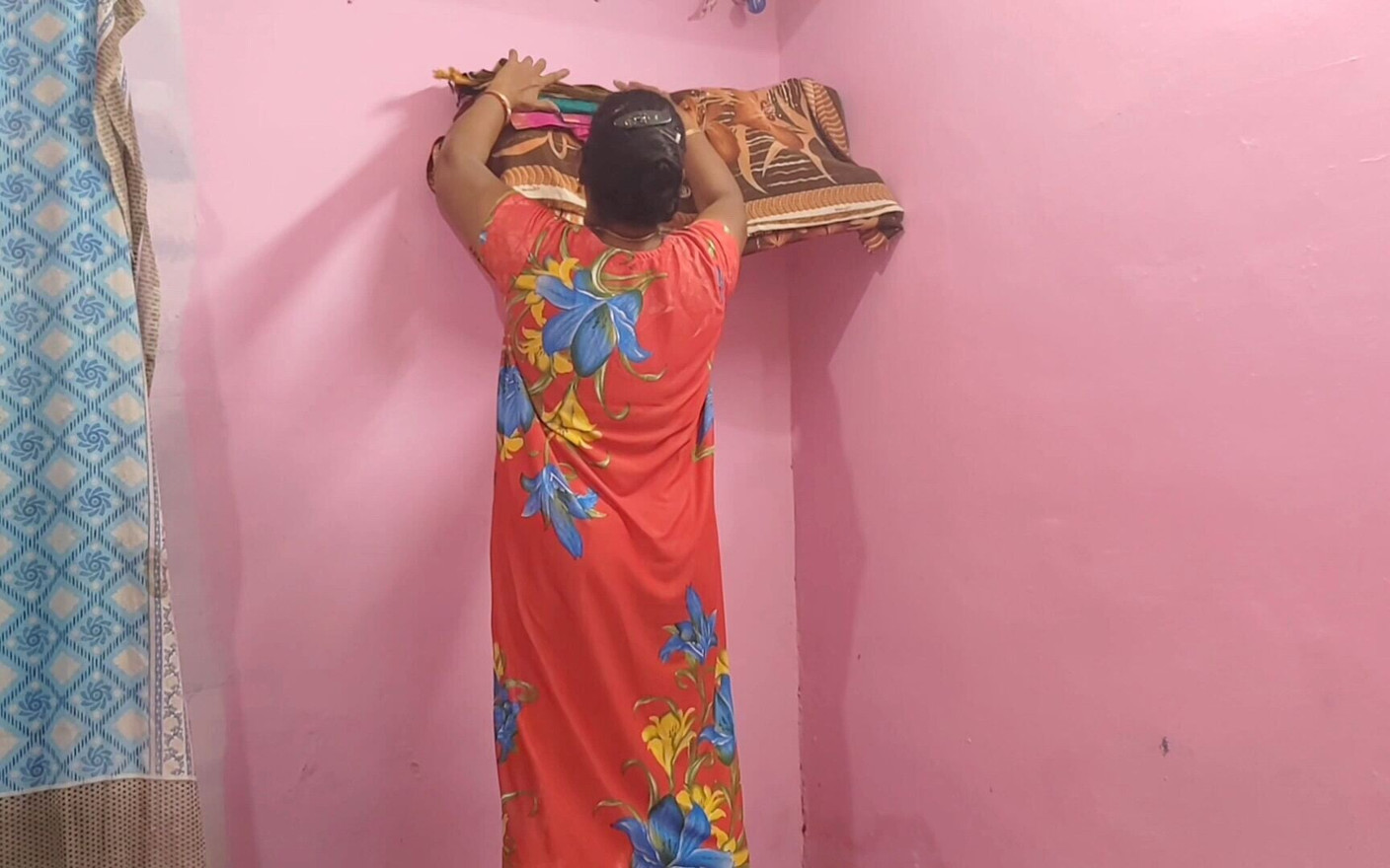 I Had Hard Sex While Aunty Was Folding Clothes at Home. Real Homemade
