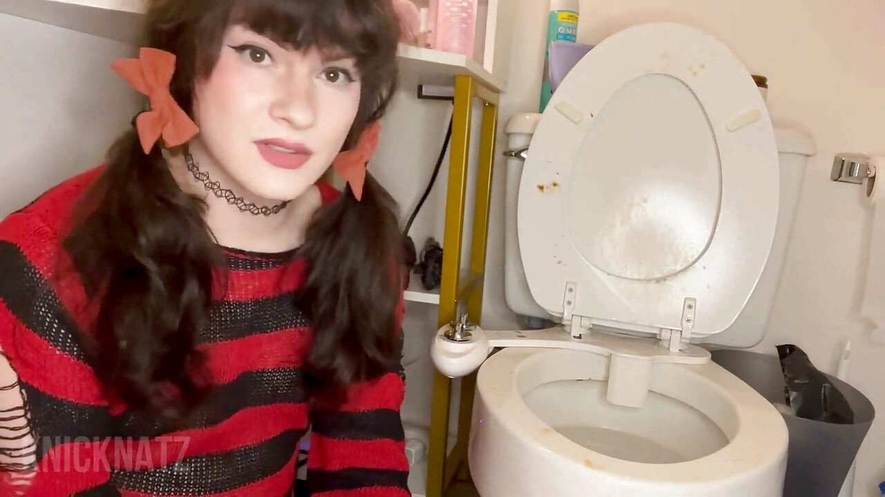 万圣节派对上的娘娘腔婊子的厕所