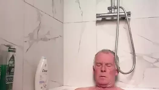 Wanking in the bath