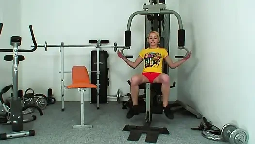 Genç Spor Salonu Kedi