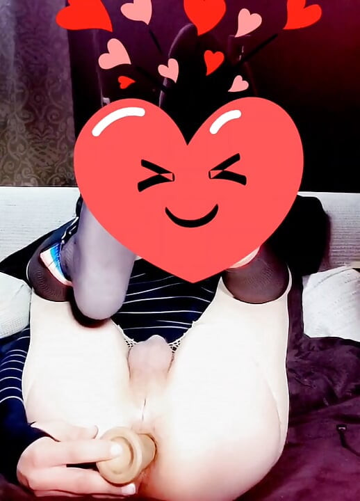 He Believes She's a Hot Young Girl, She Loves Fantasizing with Her Dildo in Her Anus She Wants a Daddy
