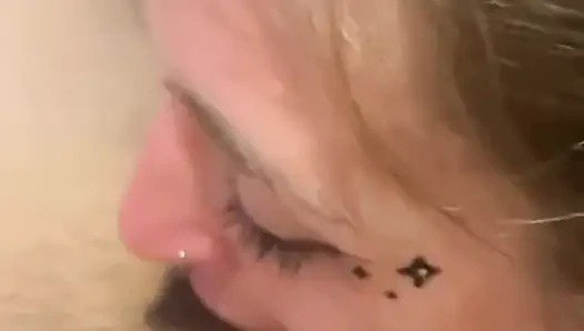 Sehr Nasse Tiefe Kehle Und Eine Blaue Augen, Latina Genießt