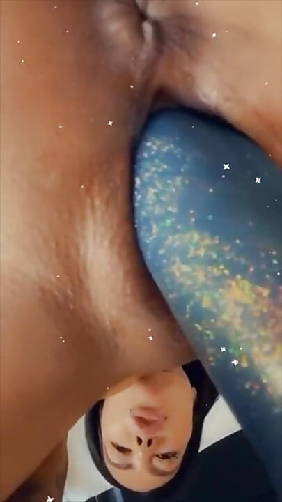 拉丁裔萊拉·斯塔爾的近距離陰戶高潮