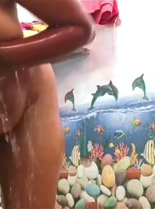 Ammu Bath โชว์นมใหญ่และสบู่หี