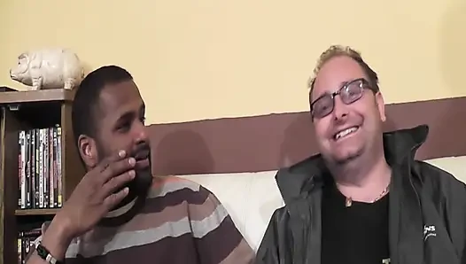 Olgun Bir Kişi Bile Cuckold Kocasının Önünde Sevişiyor