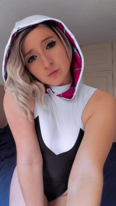 SpiderGwen seni gördüğüne memnun, değil mi?