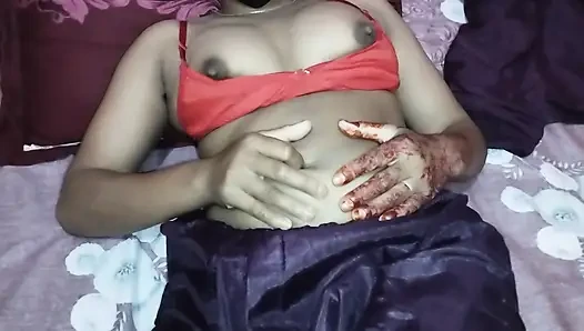 Liza si cewek hot dengan toket besar lagi asik pamer memeknya pakai dildo di rumah