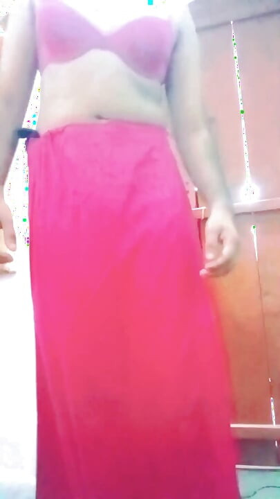 Indischer schwuler transvesthemd in Rainbow Saree Macht Pride für Lgbt XXX