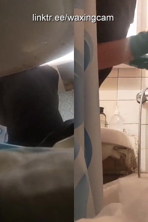 #90 Maidservant Bathes Male