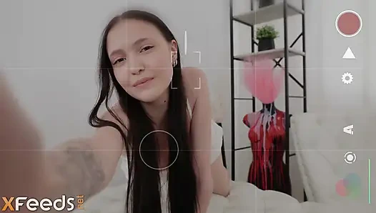 Горячая крошка доставляет мужику удовольствие