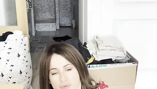 Kesenangan solo dalam kotak pindahan