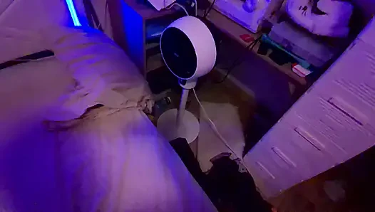 Aku menyetubuhinya tanpa repot