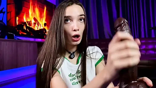 Colorful Intensity: Legging merah muda & permainan klitoris di lantai