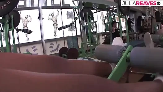 Hatun birçok yarak emdikten sonra boyanırken sert sikiliyor