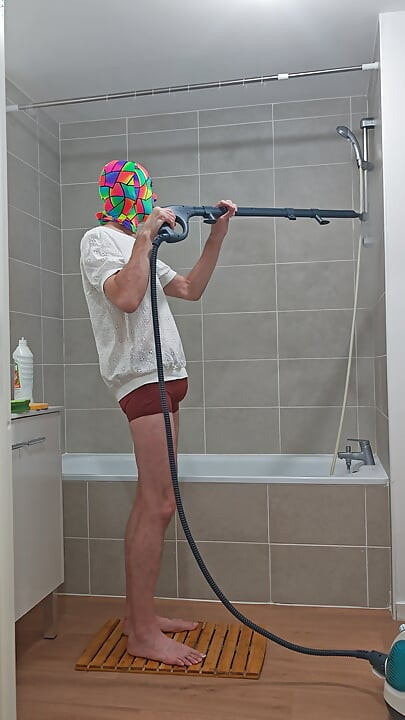 I'm finishing the steam cleaning of the bathtub (episode 3)