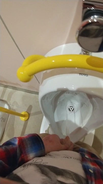 Urinal Pee 2