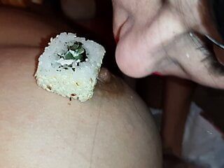 Ich esse Sushi von meiner Freundin - Lesbian-Candy