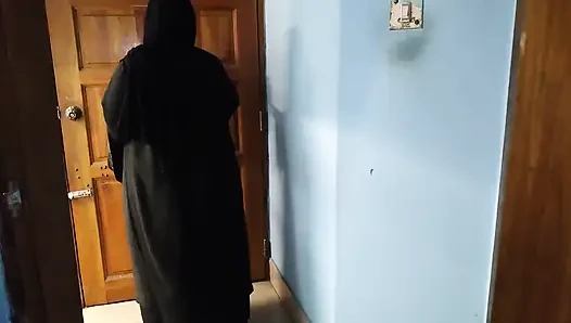 Patron Suudi hizmetçiyi sert sikiyor - iri güzel kadın
