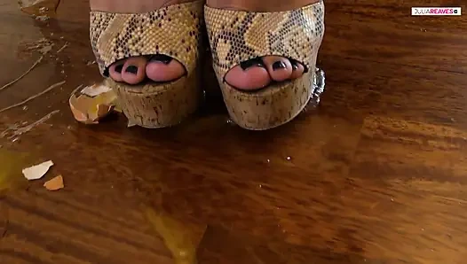 Footfetish with my smelly feet; it gets wet