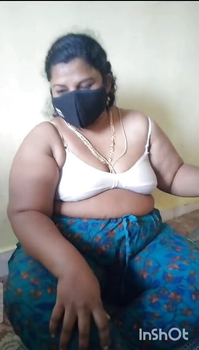 Tamil Village Aunty Dirty Talking Nad Showing Her Body