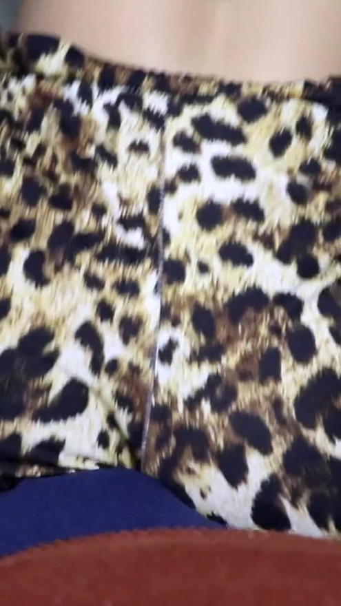 섹시한 레오파드 반바지를 입은 POV 애널 랩 댄스 | 흑인 대물 자지와 섹스하는 흑인 대물