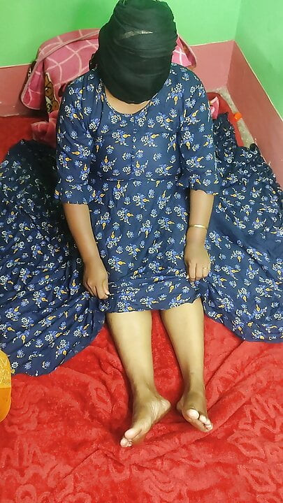 Indian sexy mom Sruti twerking her big ass and showing pussy in cowgirl style