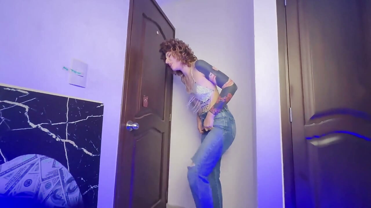 Desesperada y avergonzada que moja mis jeans