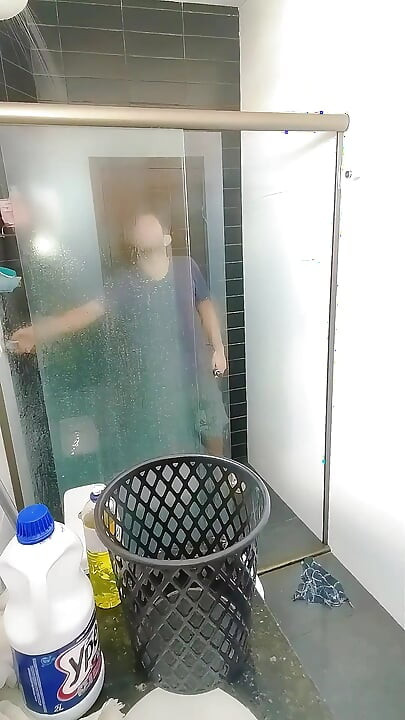 Ponizio me oženjeni muškarac da očistim kupaonicu u njegovoj kući prije nego što mu žena stigne.