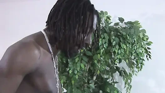 Tante seksi rambut pirang dengan toket besar dientot sama pria antar ras