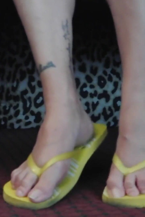Yellow filip flops no polish shoe play
