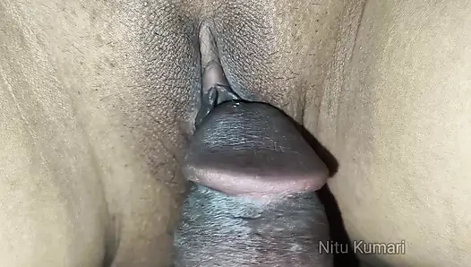 Bhabhi ki ko school jate samaye raste me baat kar ke garm kar diya