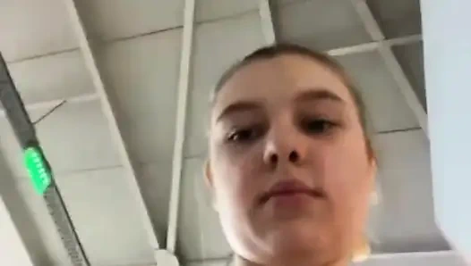 Экстремальный публичный трах в спортзале